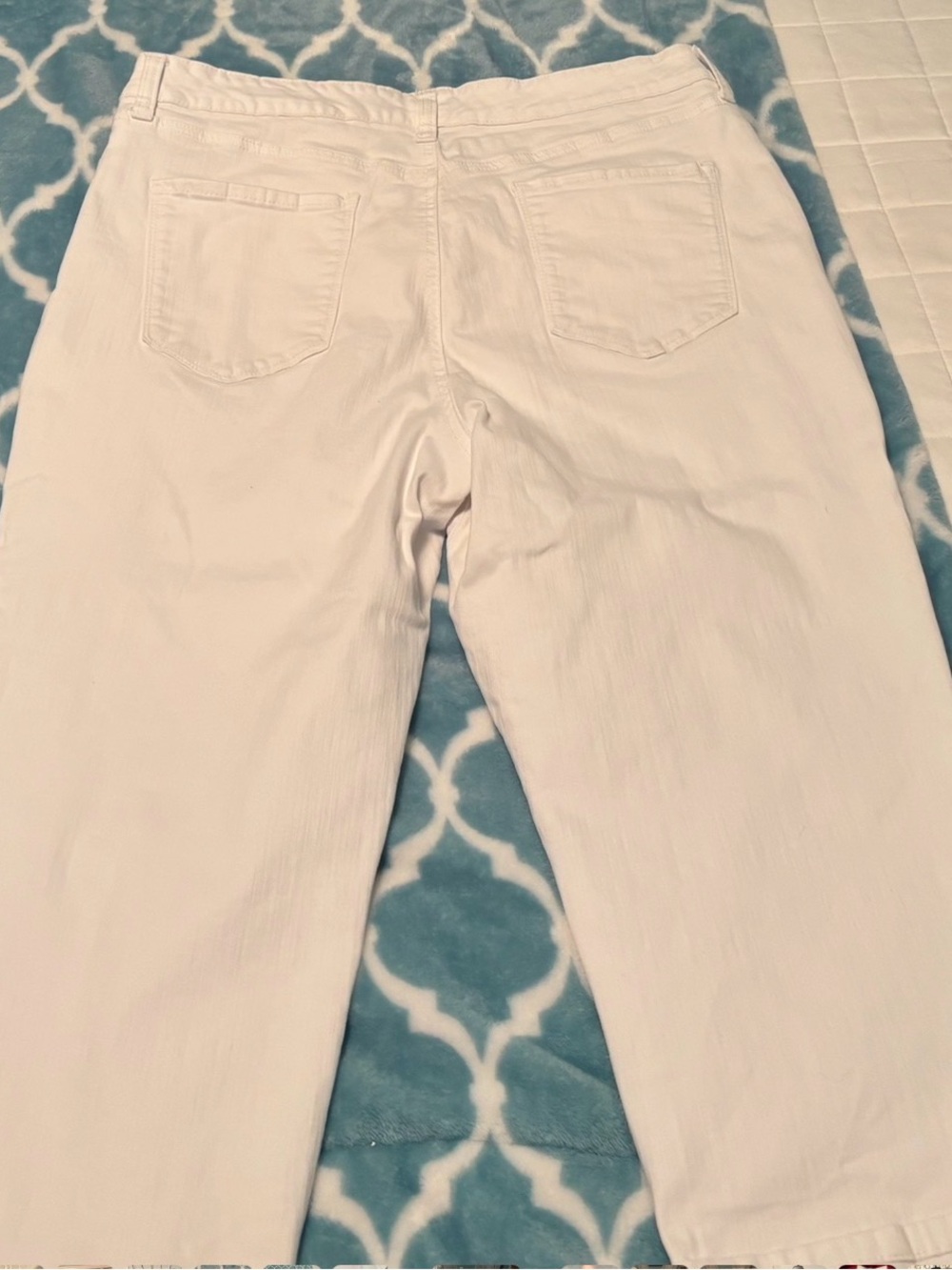 Bandilino capris with criss cross tie on bottom of legs